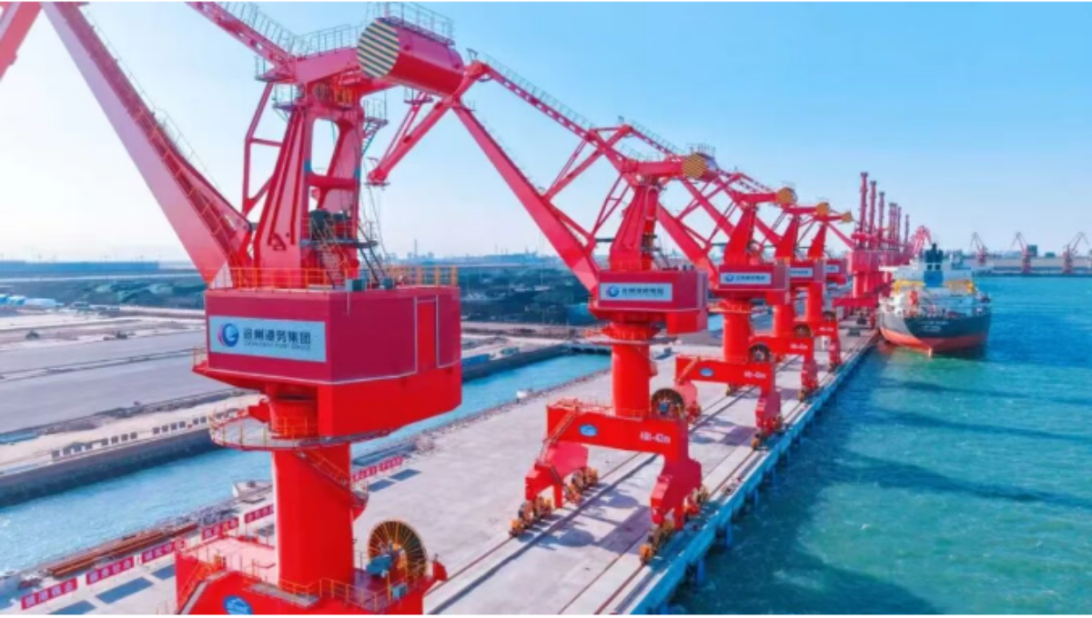 沧州黄骅港综合港区新增5台门座式起重机，为港口作业效能提升注入强劲动能
