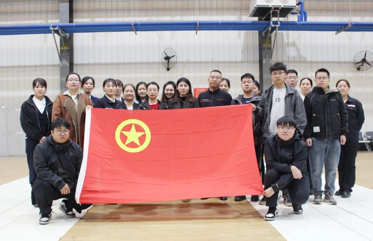 体验冰壶魅力 绽放青春风采 | 集团团委组织开展旱地冰壶对抗赛主题团日活动